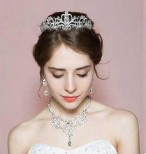 Gorgeous Antique Inspired Crystal Bridal Tiara Jewelry Set - La Bella Bridal Accessories